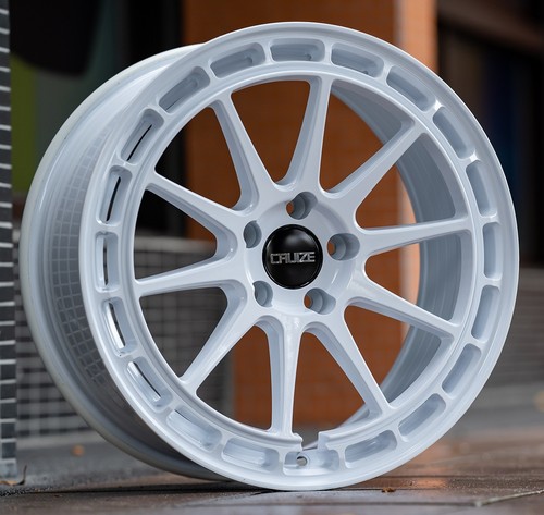 White cyclone alloy wheels - 19",